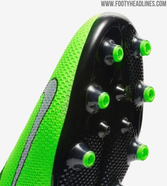 Nike Phantom VSN 2 “Green Strike”足球鞋曝光