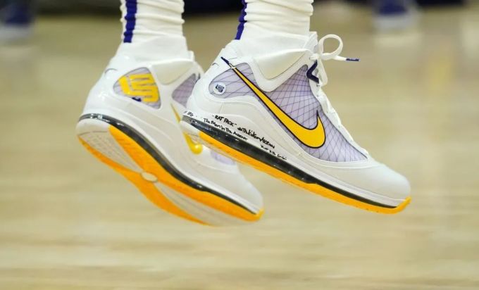 LBJ17 Low:詹姆斯系列的销量担当?