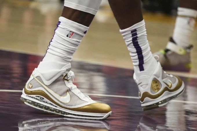 LBJ17 Low:詹姆斯系列的销量担当?