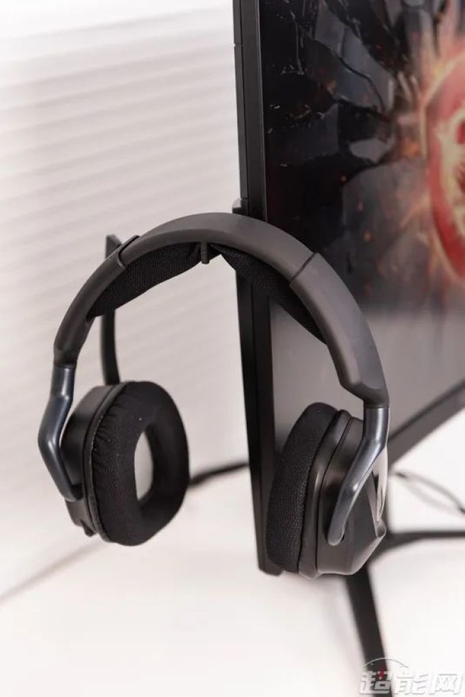 微星MAG272CQR评测:高色域2K曲面游戏利器