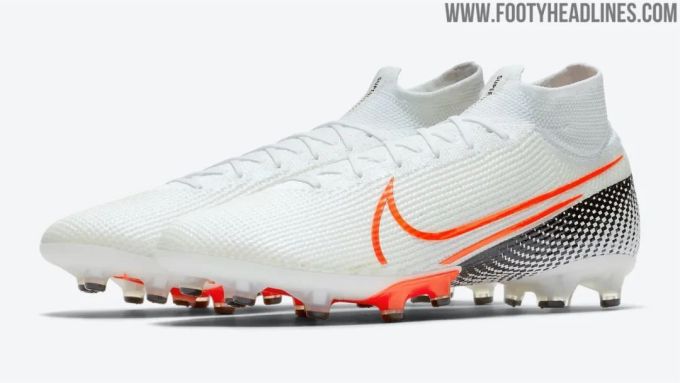 新配色Nike Mercurial Superfly足球鞋产品图曝光