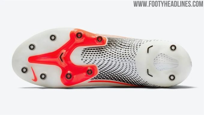 新配色Nike Mercurial Superfly足球鞋产品图曝光