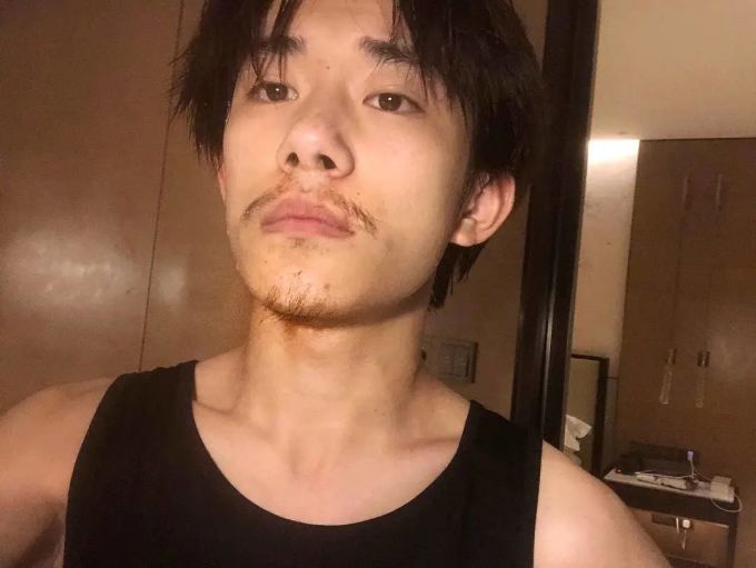 哼,只有我们大美女才会长小胡子