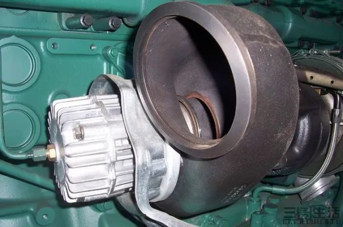 20110355932602.jpg 排气制动≠不等于踩刹车,这些知识你该了解一下