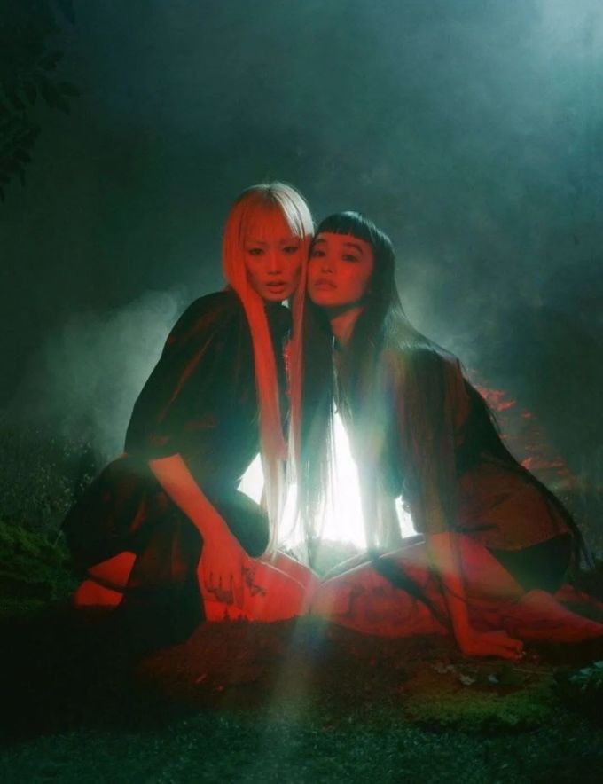 双倍姐妹花双倍性感!这些潮流界的妹妹看谁顶得住?
