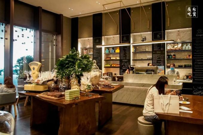 全球zui高的五星级酒店,藏着人均60元的餐厅,招牌居然是…