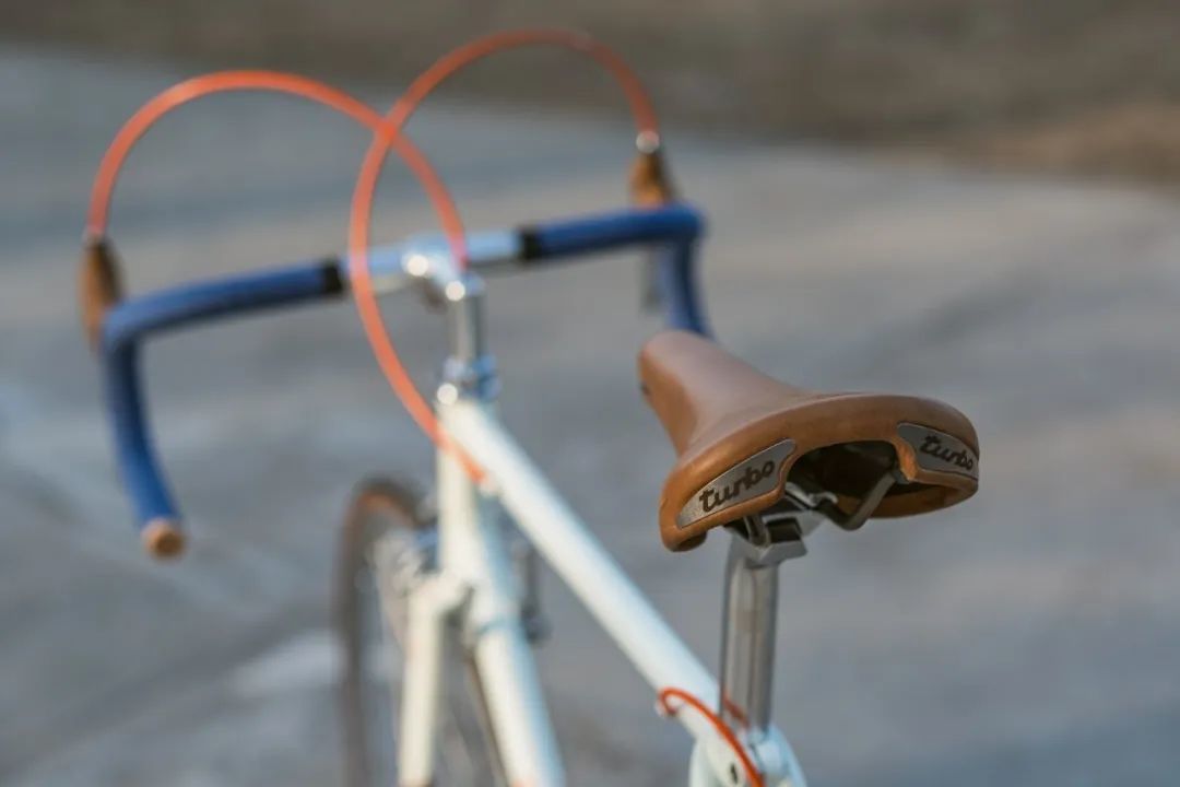 复古自行车鉴赏：致敬沃尔沃60年代老爷车，Apobike钢架公路车落地