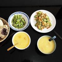 婆婆来小住，早餐我做了2菜1粥，婆婆：早饭还炒菜？不会过日子