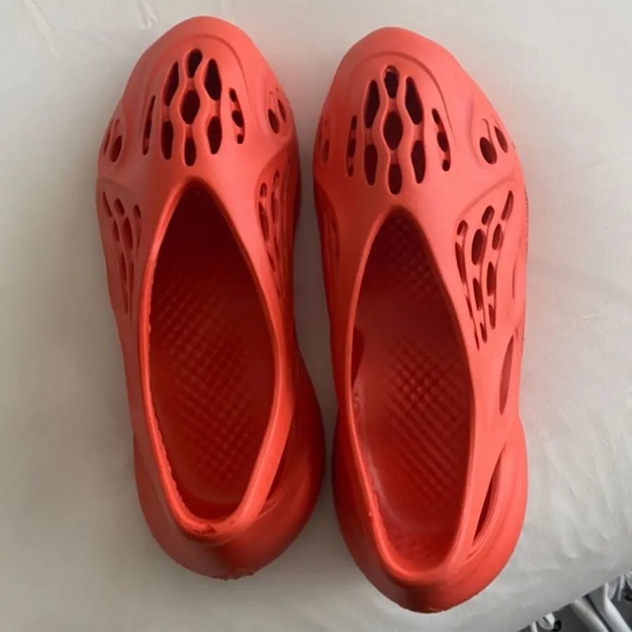 号称Yeezy Crocs于今夏发售，是潮到飞or丑到爆？