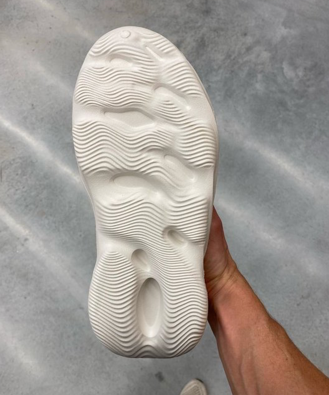 号称Yeezy Crocs于今夏发售，是潮到飞or丑到爆？