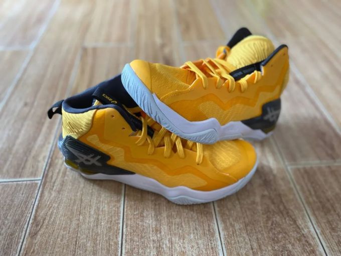 WEN鞋评-开箱 | Asics Nova Surge 听说有人说它比AJ33SE好?所以它靠什么呢
