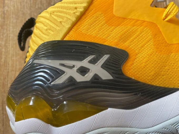 WEN鞋评-开箱 | Asics Nova Surge 听说有人说它比AJ33SE好?所以它靠什么呢