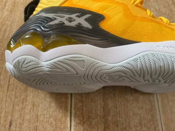 WEN鞋评-开箱 | Asics Nova Surge 听说有人说它比AJ33SE好?所以它靠什么呢
