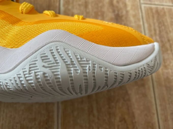 WEN鞋评-开箱 | Asics Nova Surge 听说有人说它比AJ33SE好?所以它靠什么呢