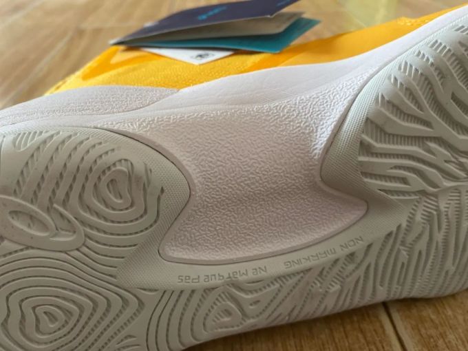 WEN鞋评-开箱 | Asics Nova Surge 听说有人说它比AJ33SE好?所以它靠什么呢