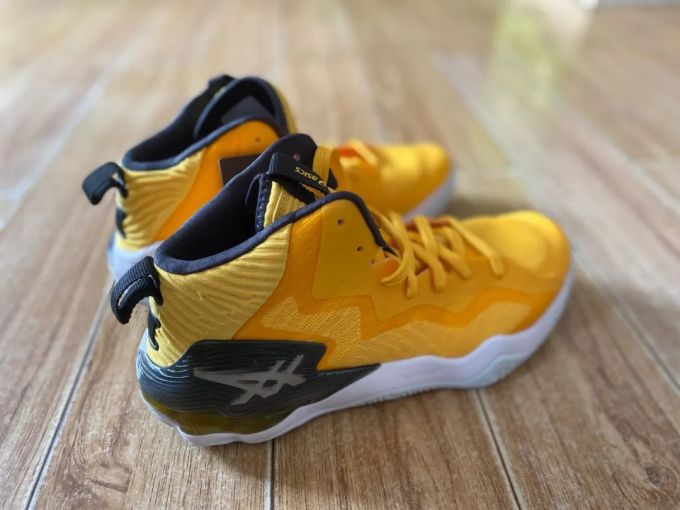 WEN鞋评-开箱 | Asics Nova Surge 听说有人说它比AJ33SE好?所以它靠什么呢