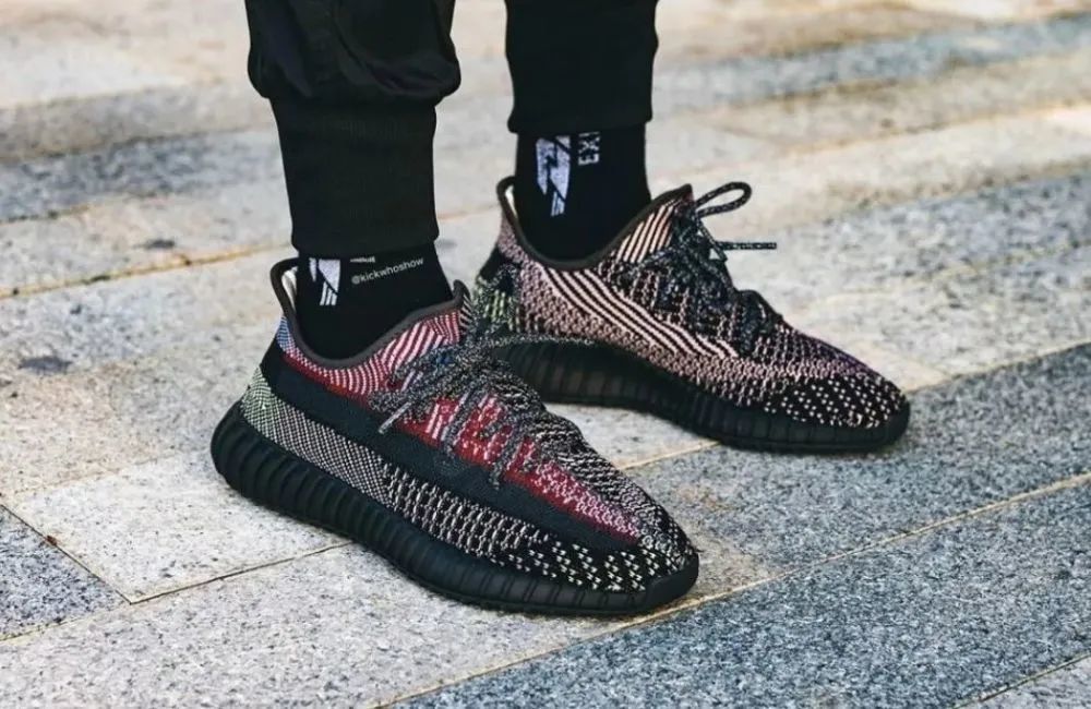 这怕是Yeezy第一双要凉凉的奥利奥配色，一波配色复制完全看不懂