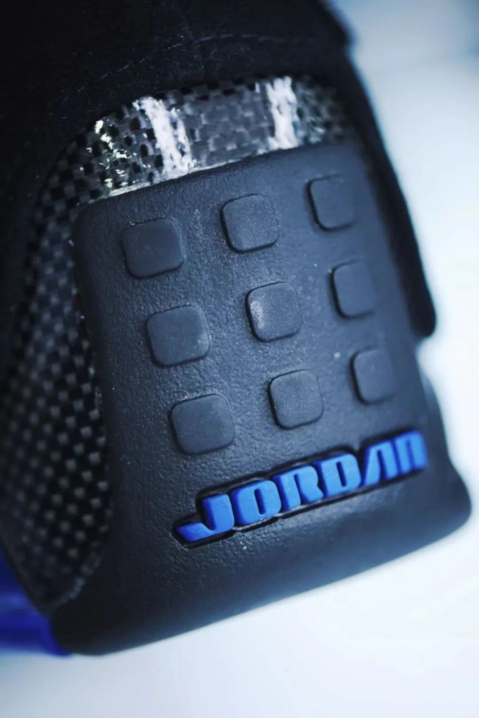篮球之神的末代战靴——Air Jordan 18
