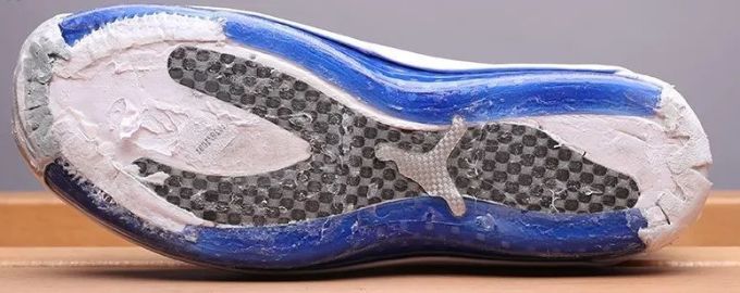 篮球之神的末代战靴——Air Jordan 18