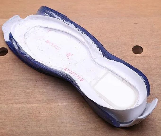 篮球之神的末代战靴——Air Jordan 18
