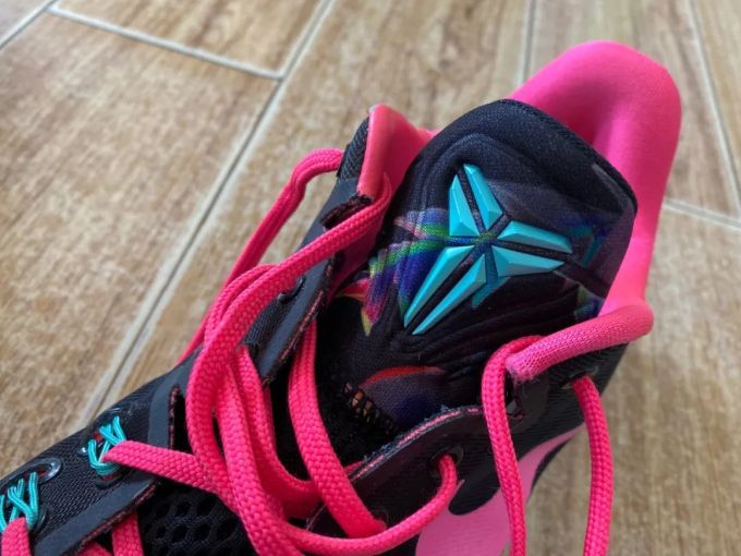 WEN鞋评-开箱 | Nike毒液5 前后掌双Zoom当年只需400块!它见证了Nike的巅峰和科比的最后一舞
