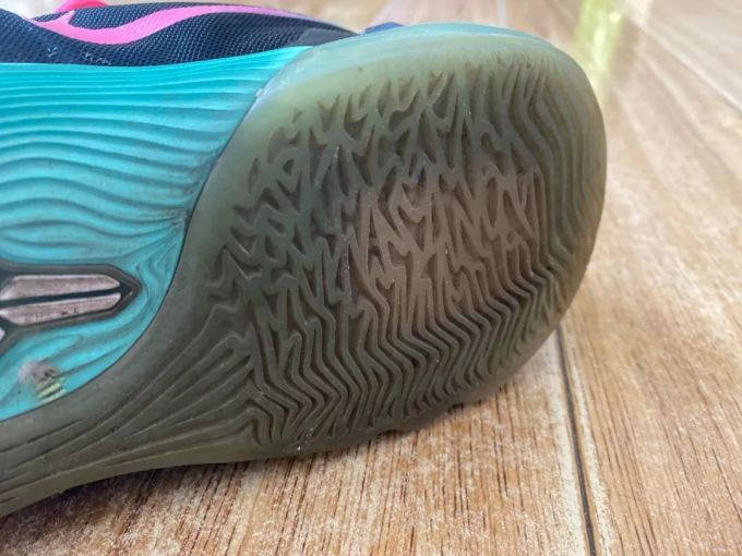 WEN鞋评-开箱 | Nike毒液5 前后掌双Zoom当年只需400块!它见证了Nike的巅峰和科比的最后一舞
