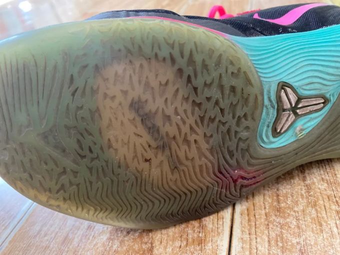 WEN鞋评-开箱 | Nike毒液5 前后掌双Zoom当年只需400块!它见证了Nike的巅峰和科比的最后一舞