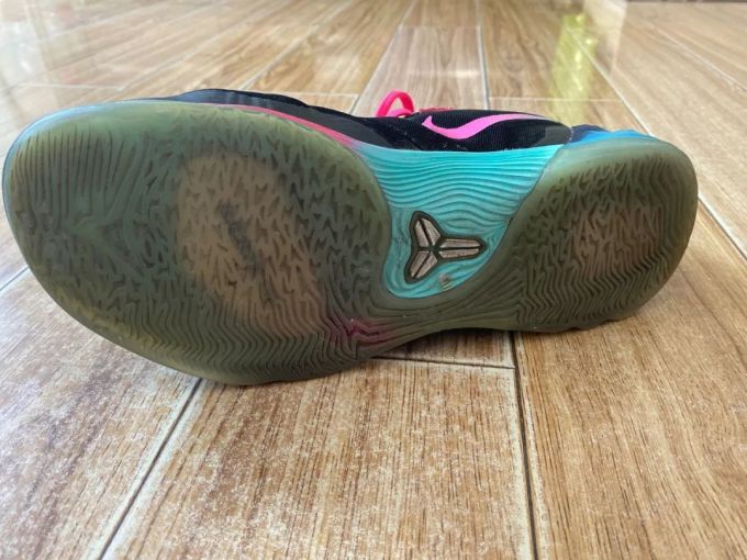 WEN鞋评-开箱 | Nike毒液5 前后掌双Zoom当年只需400块!它见证了Nike的巅峰和科比的最后一舞