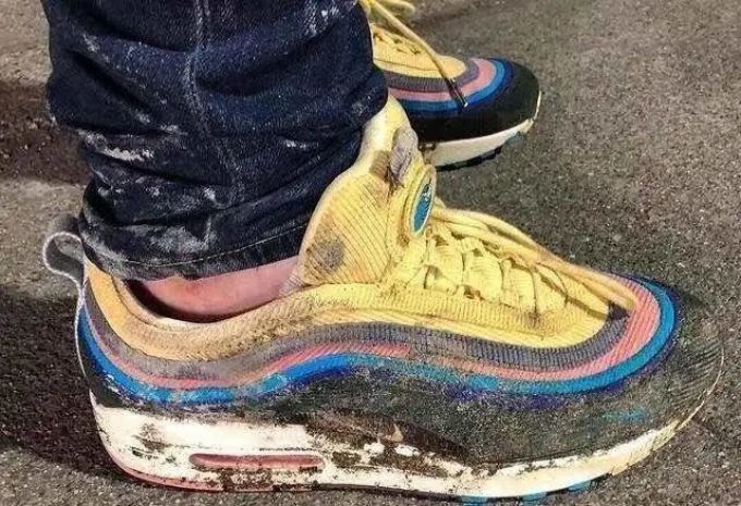 下雨天,潮人们早已偷偷上脚了这些防水“雨鞋”