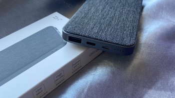 数码 篇四:zmi紫米10000mah布艺移动电源尊享版:优雅外壳包裹着便捷