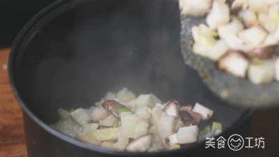 饭菜一锅出,鲜到心口发颤,只有这个季节最好吃!