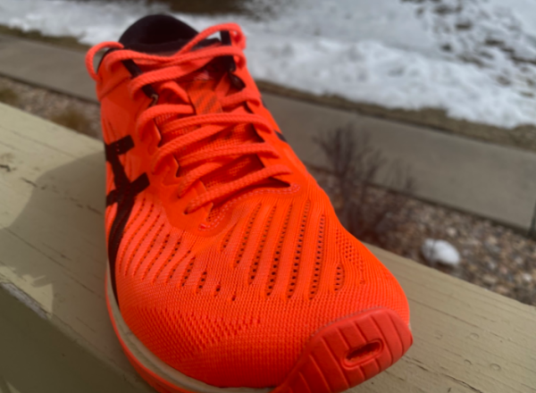 云端新品发布,ASICS这双碳板跑鞋刚发布就“飞”上了天!