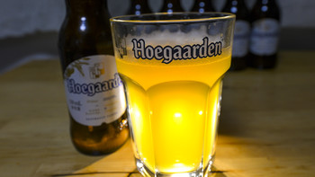 每日小酌一杯，果香馥郁的精酿啤酒—Hoegaarden White 福佳白啤酒