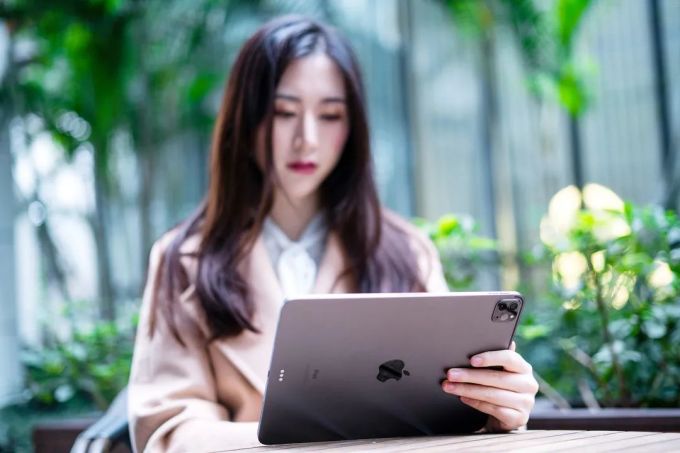 iPad Pro 2020测评 | 配合“妙控键盘”,生产力瞬间拉满?