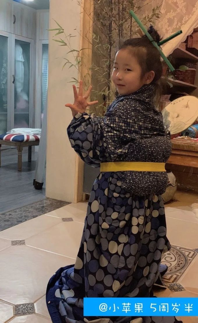 太会玩了吧!14万外国人在家“憋疯了”,纷纷把自己变成世界名画