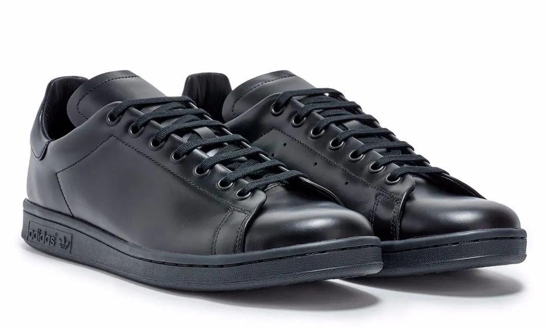 潮闻快食 | DSM x adidas 推出联名 Stan Smith 鞋款，Timberland 发布 2020 春夏系列