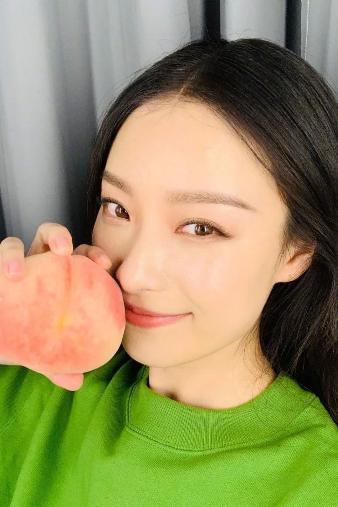 为什么好看的人自拍反而变丑？这样拍照才不浪费你的颜值