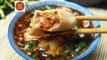 这样的水饺，简单易做滋味十足，每次老公端盆吃，还不觉得过瘾！