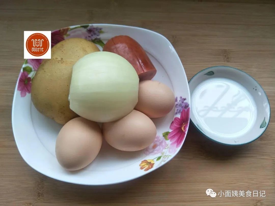 一个土豆，三个鸡蛋，做道早餐外酥里嫩好吃不腻，十分钟就做好！
