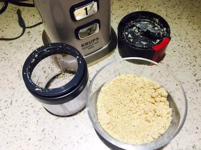 辅食怎么添？米粉到底应该吃多少？宝宝6-12月超详细喂养攻略，精确到每天！