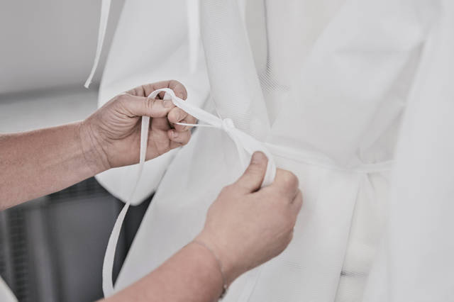 路易威登启用巴黎成衣工坊为巴黎各大医院制作防护服