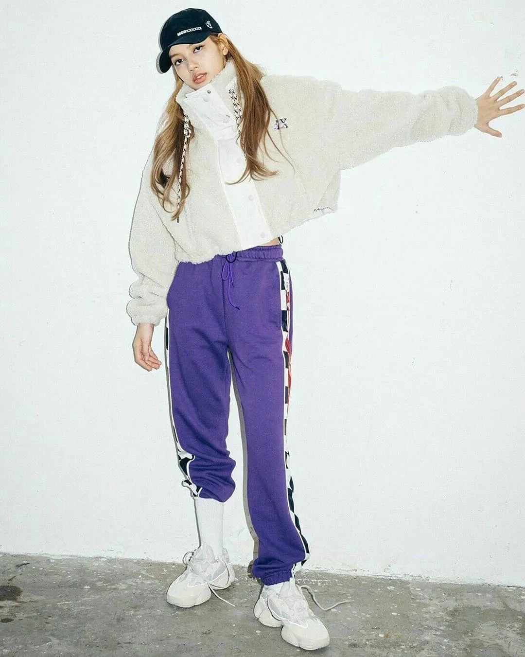 又甜又飒腿长一米八02人间芭比lisa爱穿什么鞋