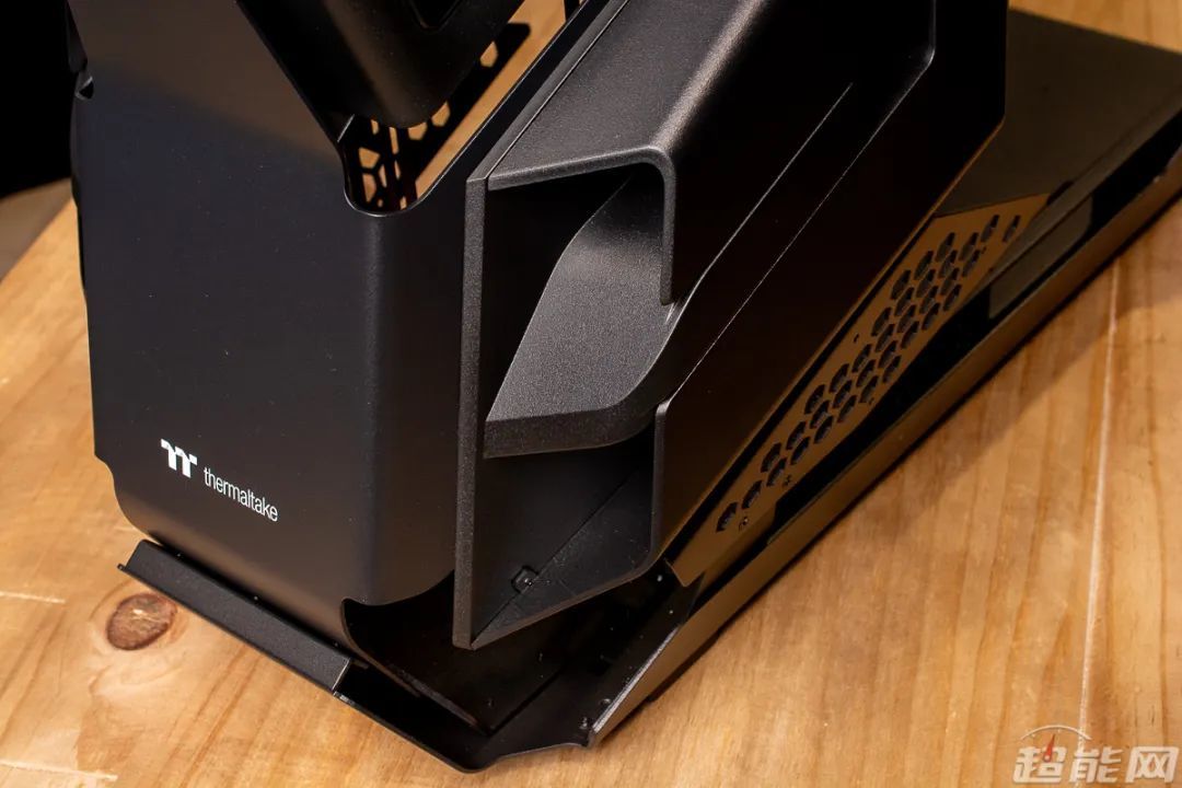 Thermaltake AH T600机箱评测这款机箱有的不仅仅是霸气侧漏