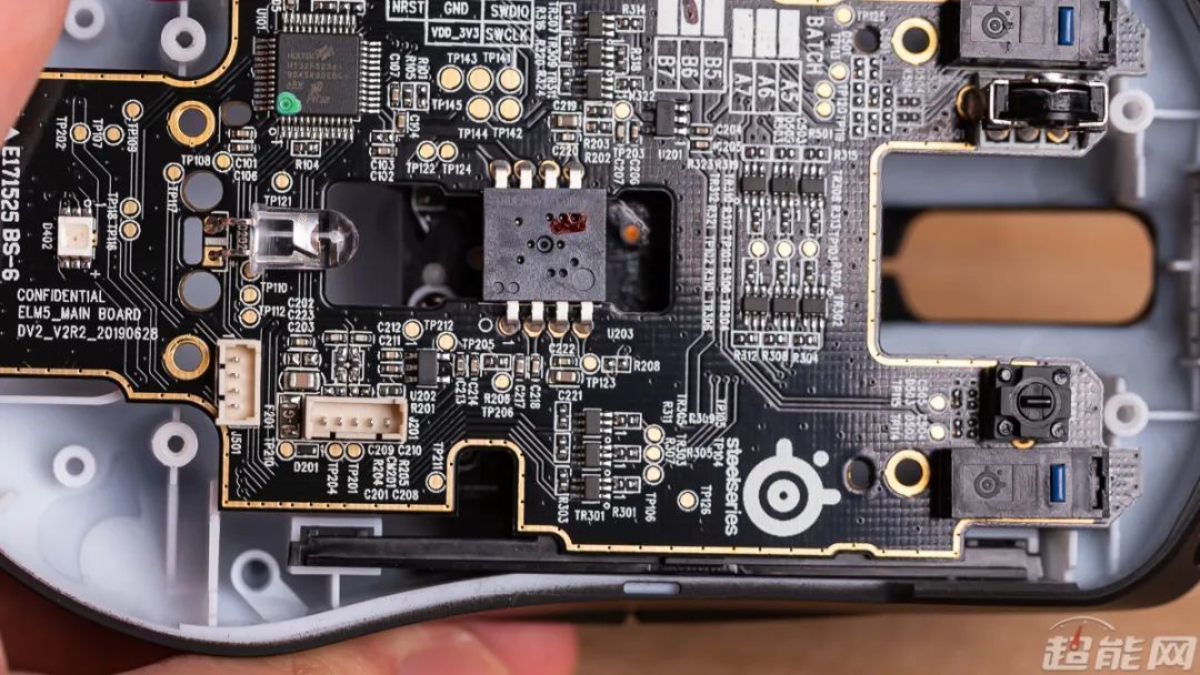 这是赛睿深度定制的truemove cove传感器,大小近似于paw3359