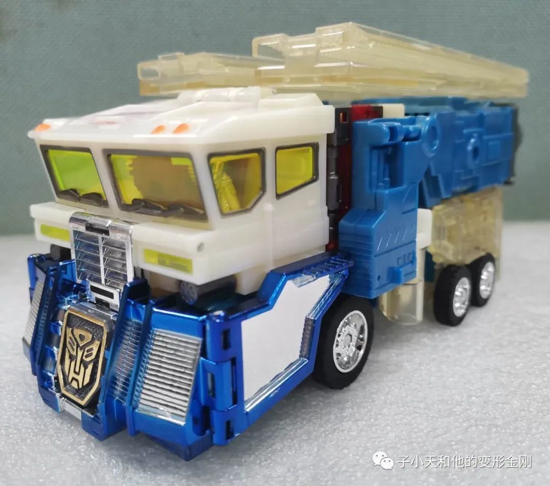 评玩具子小天粑粑总测评变形金刚玩具反斗城限定透明通天晓