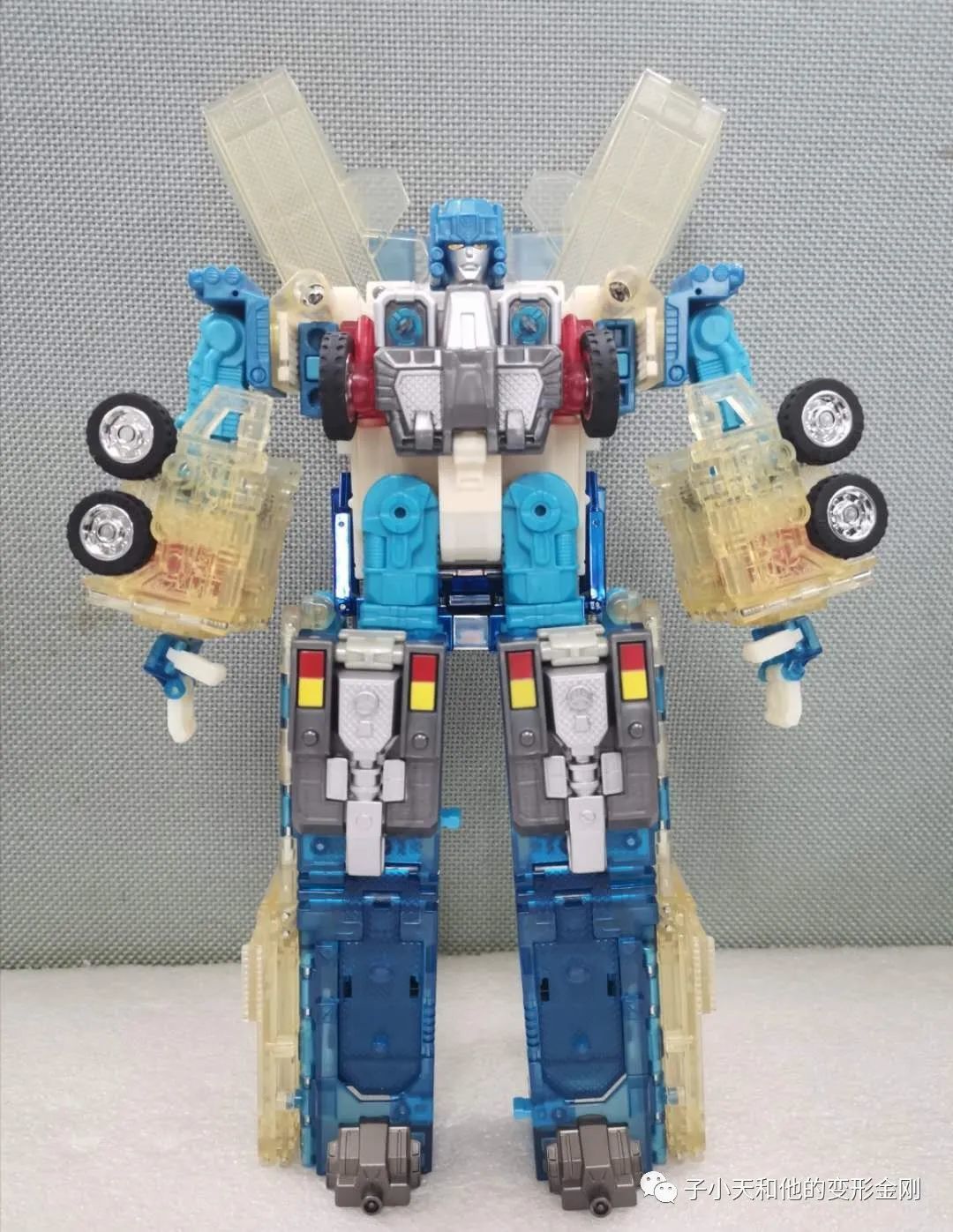 评玩具子小天粑粑总测评变形金刚玩具反斗城限定透明通天晓