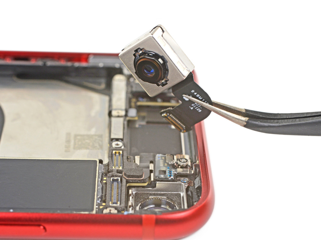 Intel 基带：iFixit 拆解新款 iPhone SE，电池与 iPhone 8 互不兼容