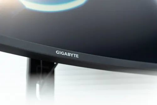 技嘉 GIGABYTE G32QC显示器测评：主流高色域高刷新VA之选