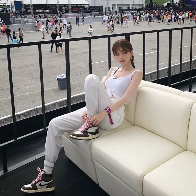 “最佳女友笑容”竟然是渣女招牌笑?不愧是鞋圈宝藏“阿姨”姜泰莉