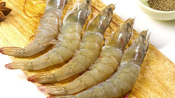 厄瓜多尔白虾爆红，但你知道盐冻虾和水冻虾的区别吗？
